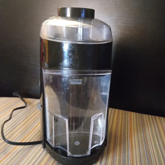 Black & Decker 400 Watt Fruit And Vegetable Juice Extractor/Juicer - Picture 2 of 8